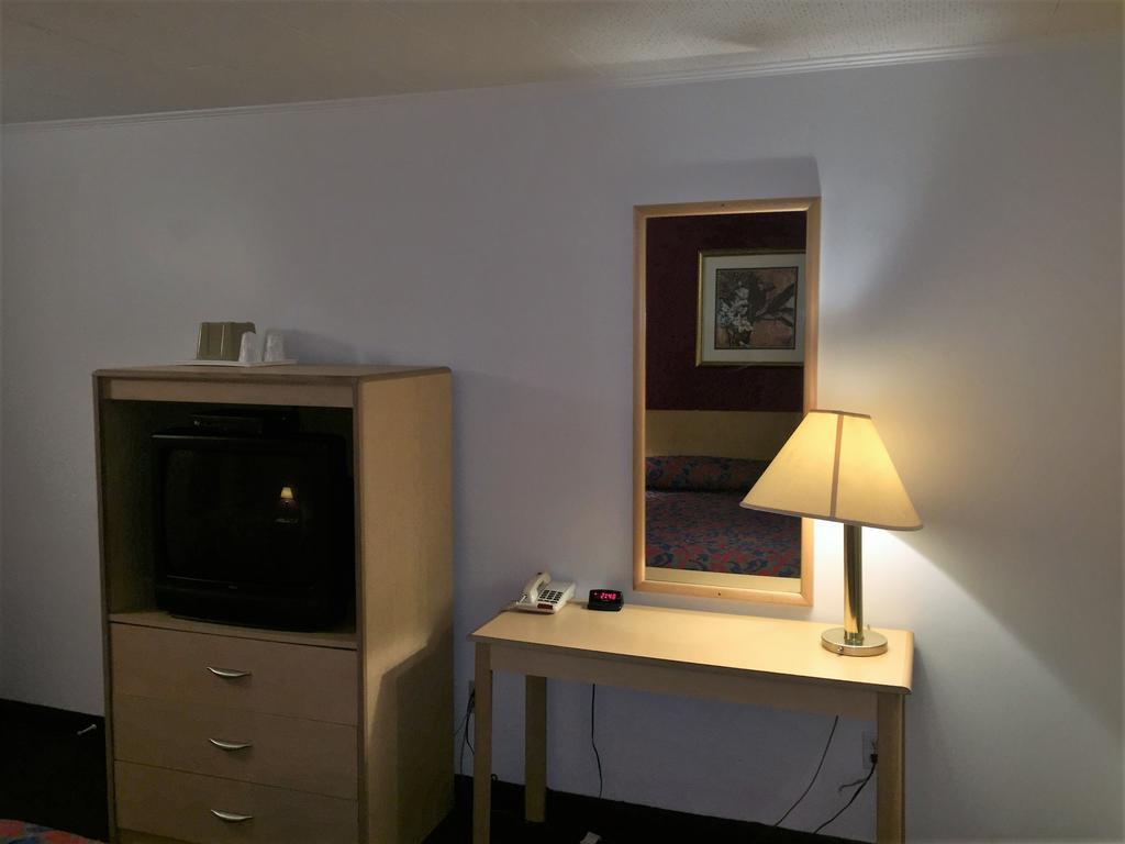 Budget Inn Wrightstown Экстерьер фото